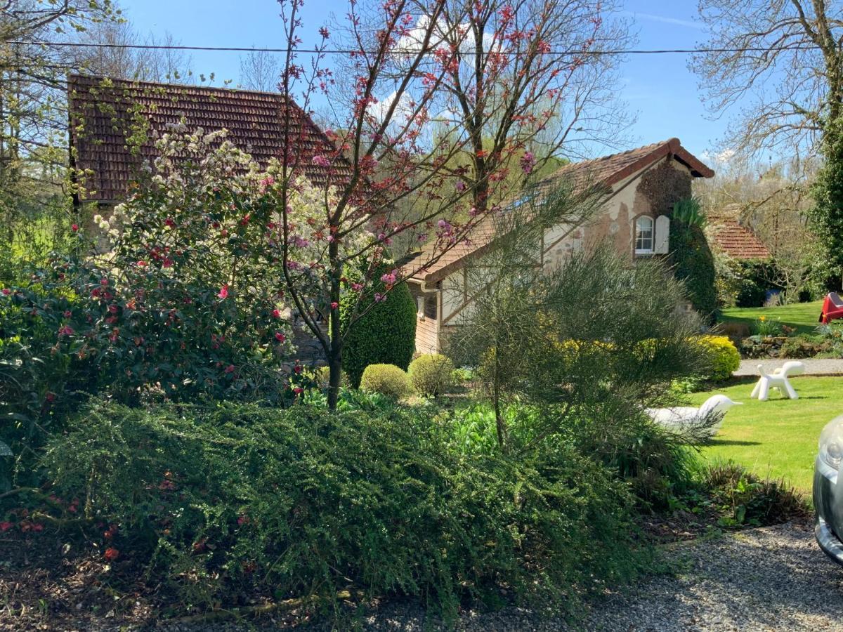 Le Moulin De La Castellerie Bed & Breakfast Moon-sur-Elle Екстериор снимка
