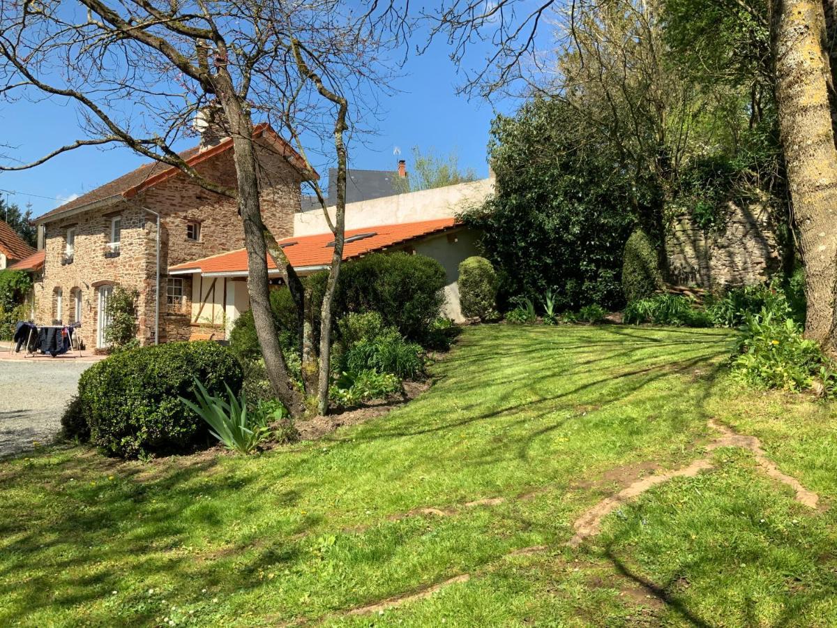 Le Moulin De La Castellerie Bed & Breakfast Moon-sur-Elle Екстериор снимка