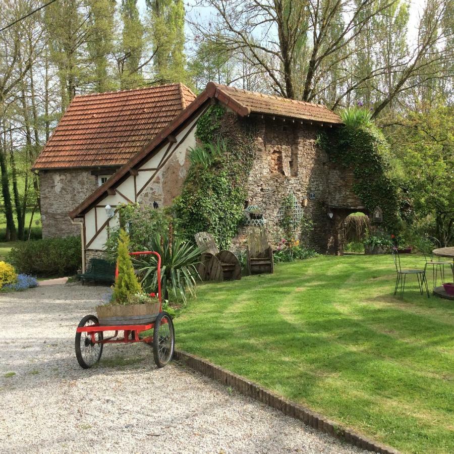 Le Moulin De La Castellerie Bed & Breakfast Moon-sur-Elle Екстериор снимка