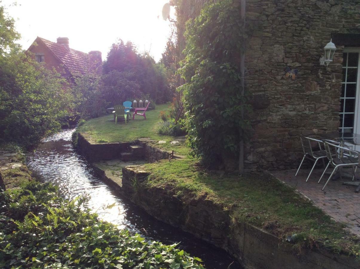 Le Moulin De La Castellerie Bed & Breakfast Moon-sur-Elle Екстериор снимка