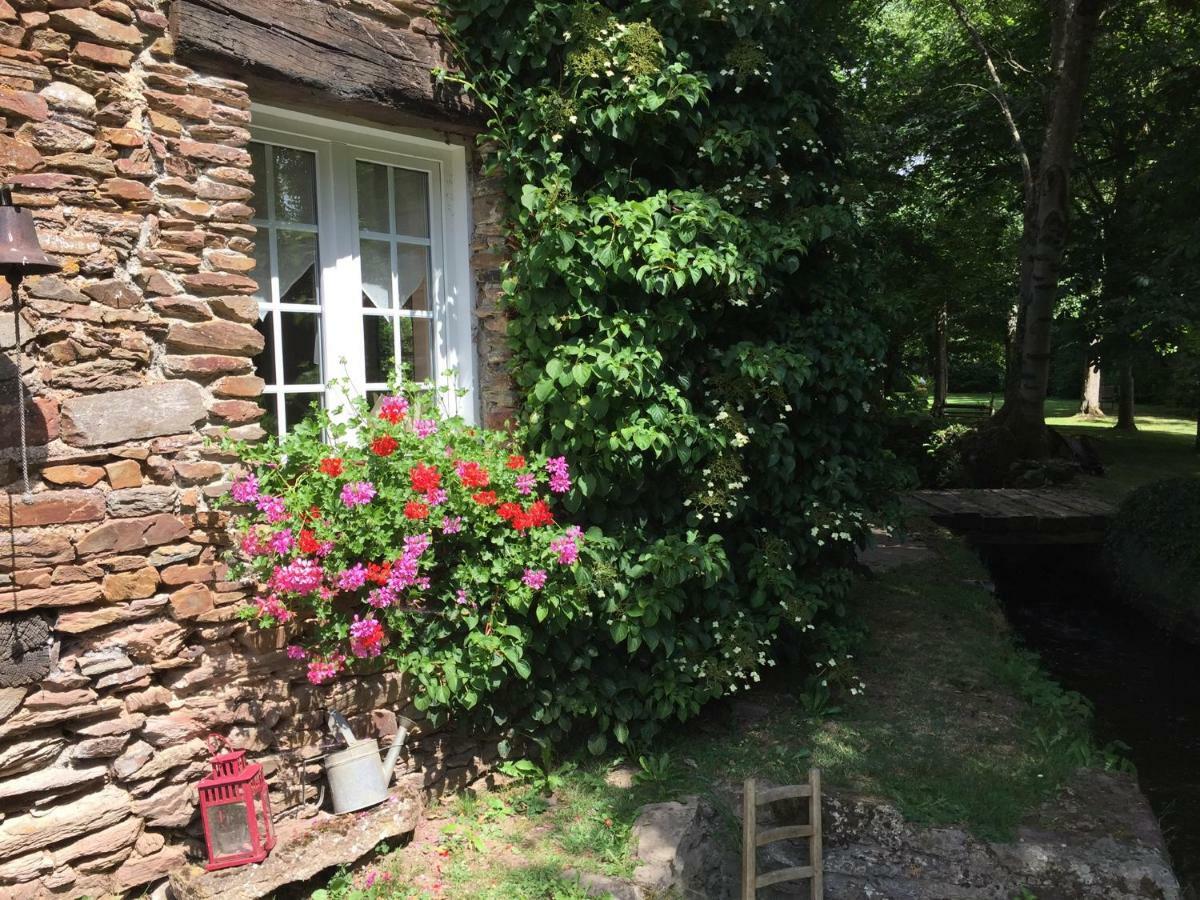 Le Moulin De La Castellerie Bed & Breakfast Moon-sur-Elle Екстериор снимка