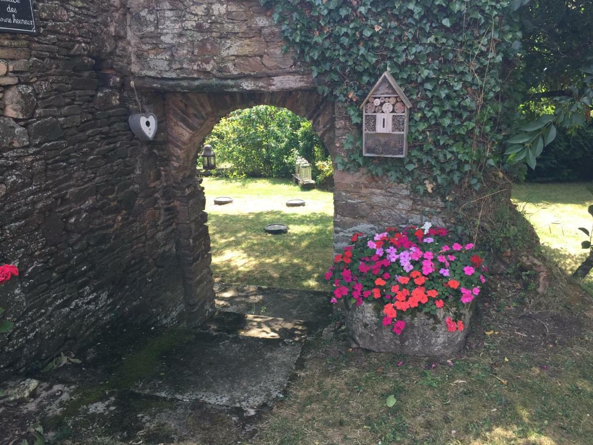 Le Moulin De La Castellerie Bed & Breakfast Moon-sur-Elle Екстериор снимка
